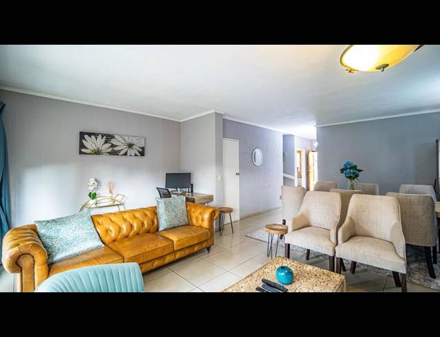 2 BEDROOM TOWNHOUSE FOR SALE IN RIVONIA
